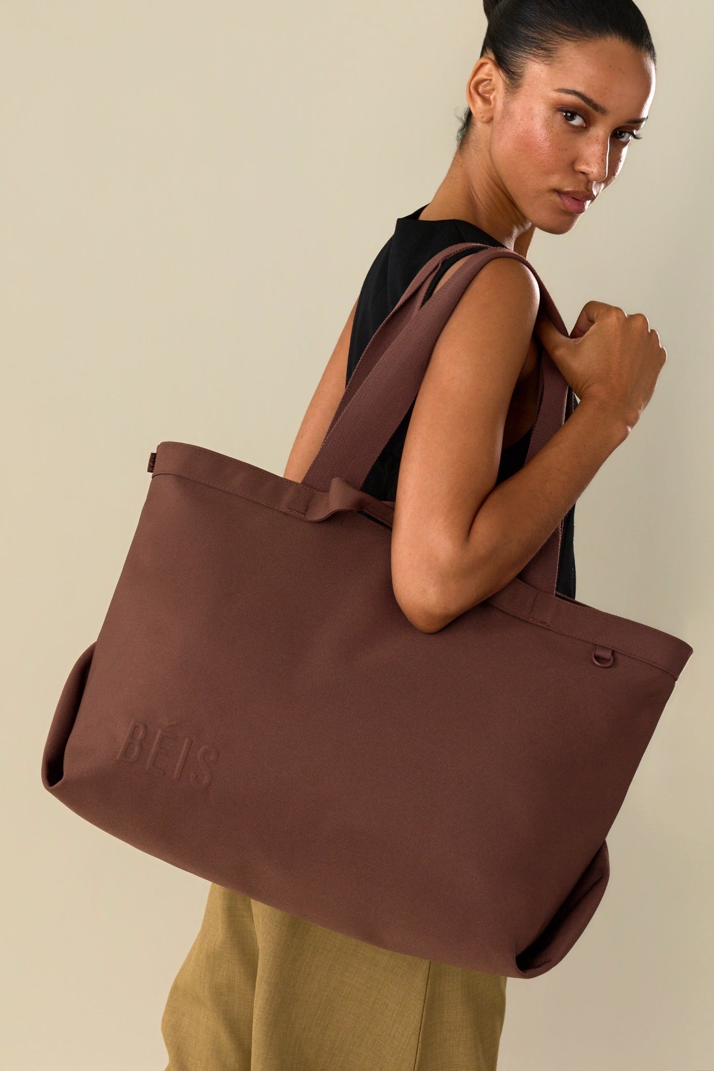 The Travel Tote in Maple