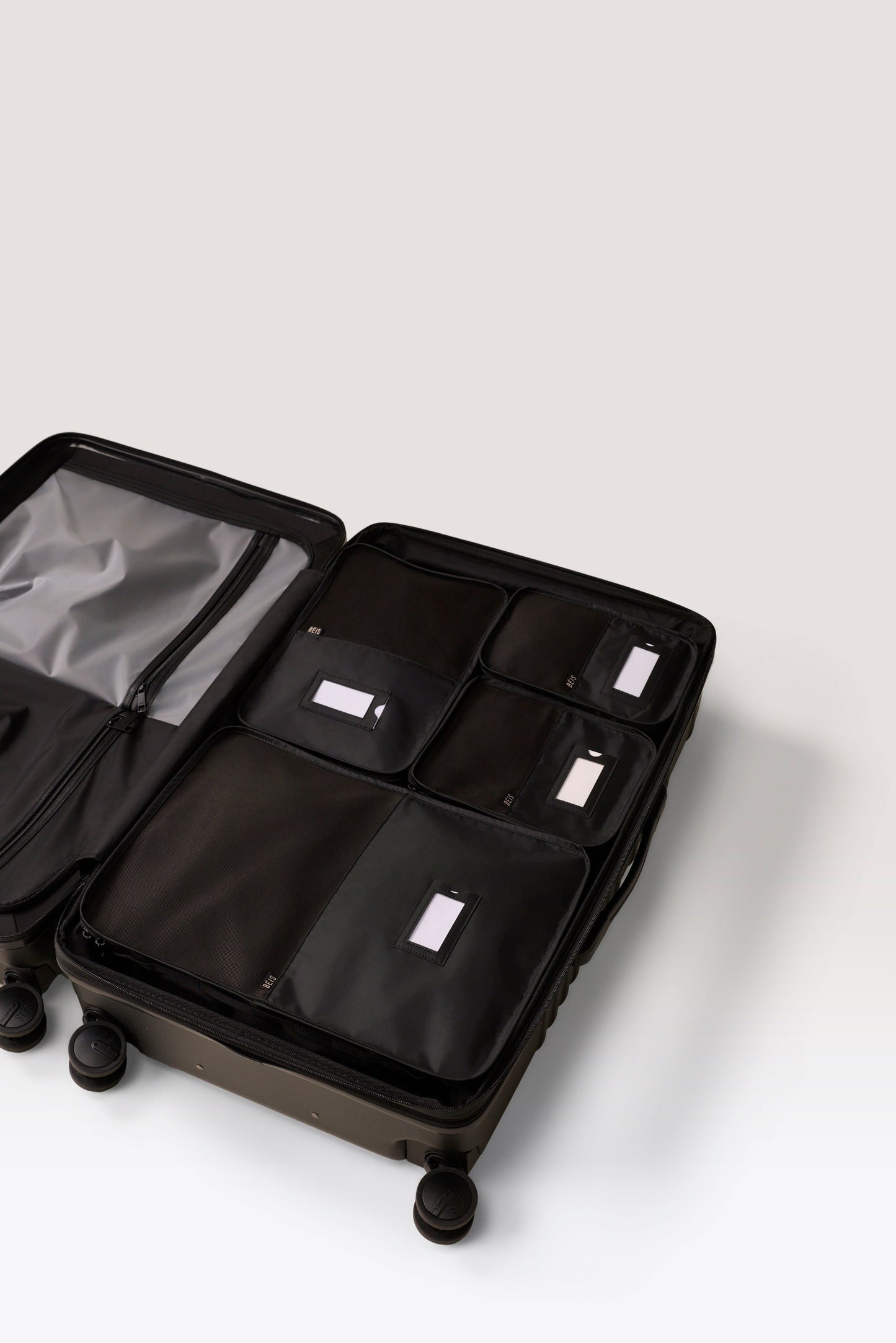 The Packing Cube Medium in Black
