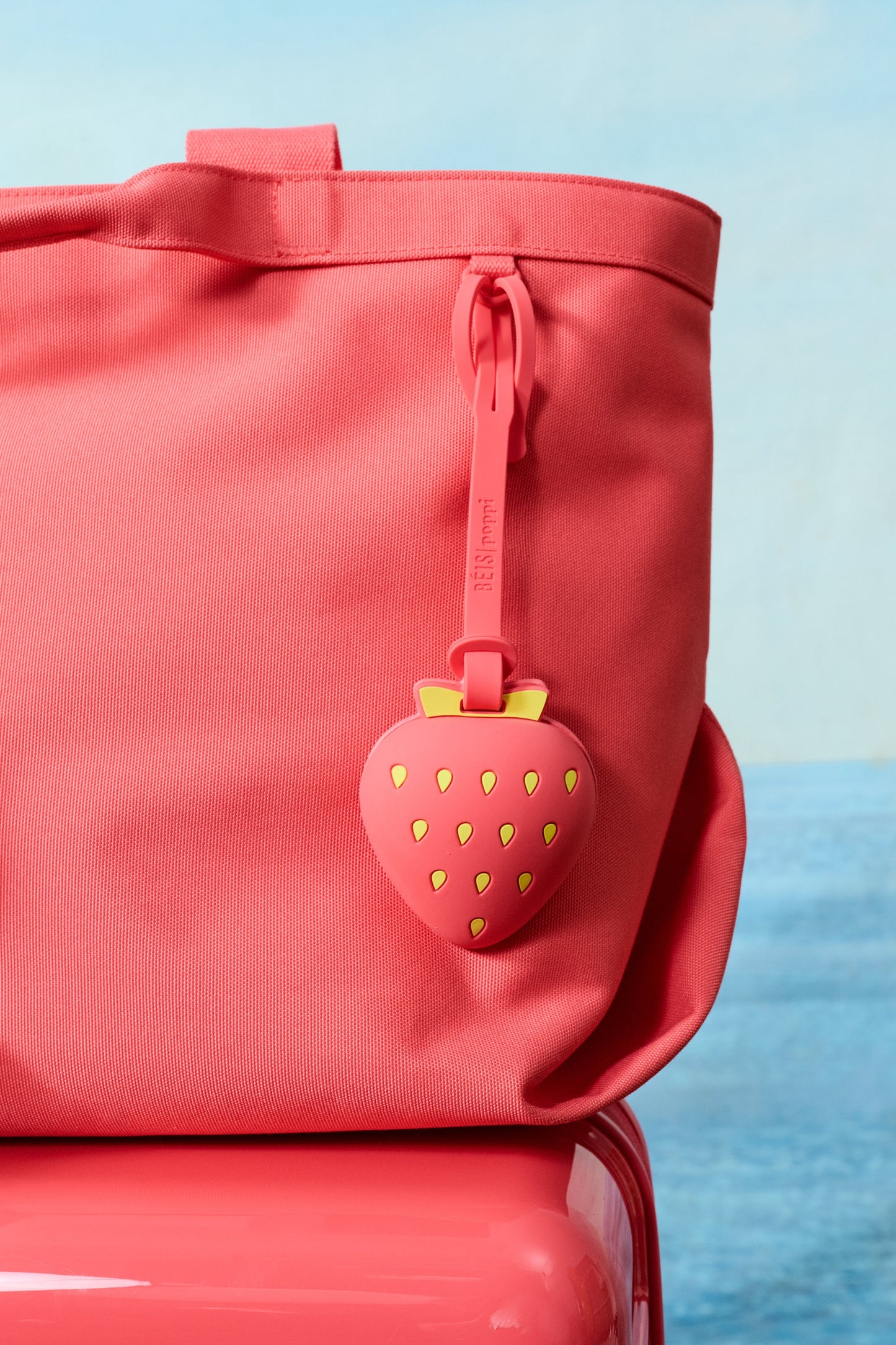 BÉIS x poppi The Mirror Bag Charm in Strawberry