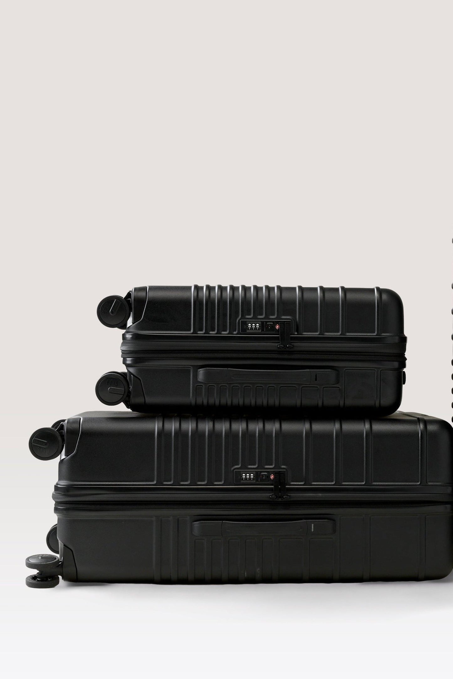 The Medium Luggage Starter Set